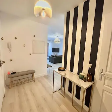 Avec Piscine Apartment *