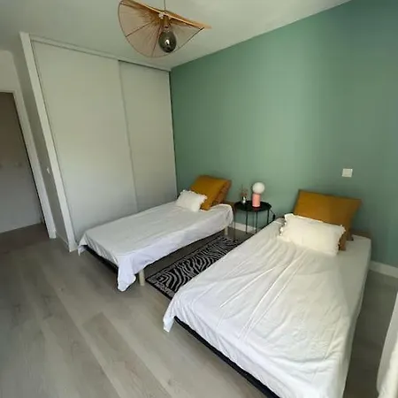 Avec Piscine Apartment