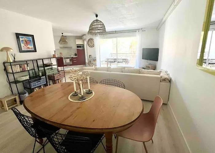 Avec Piscine * カルヴィ